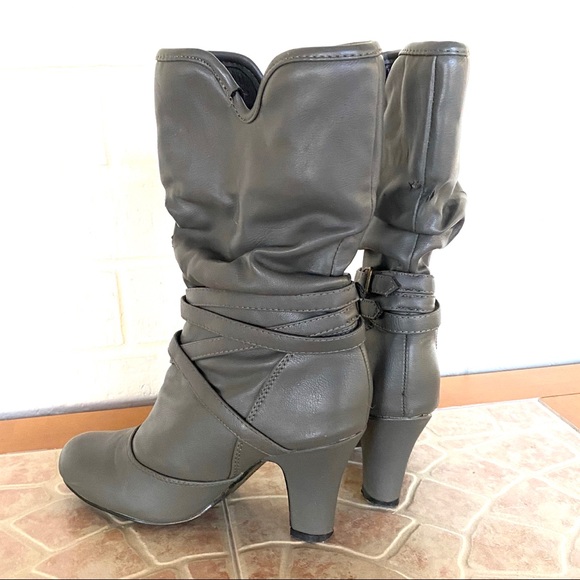 Gray heeled boots US size 7  strappy, short boots - Picture 5 of 6